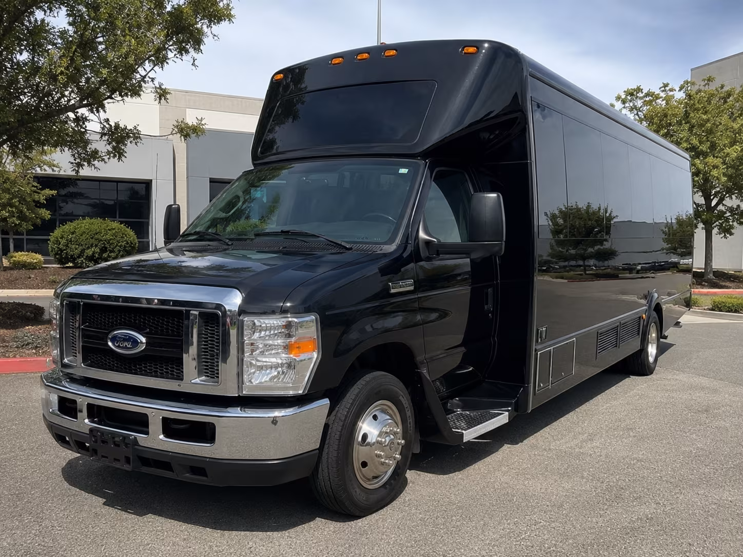 Burbank Birthday, Sweet 16, & Quinceañera Party Bus Rentals