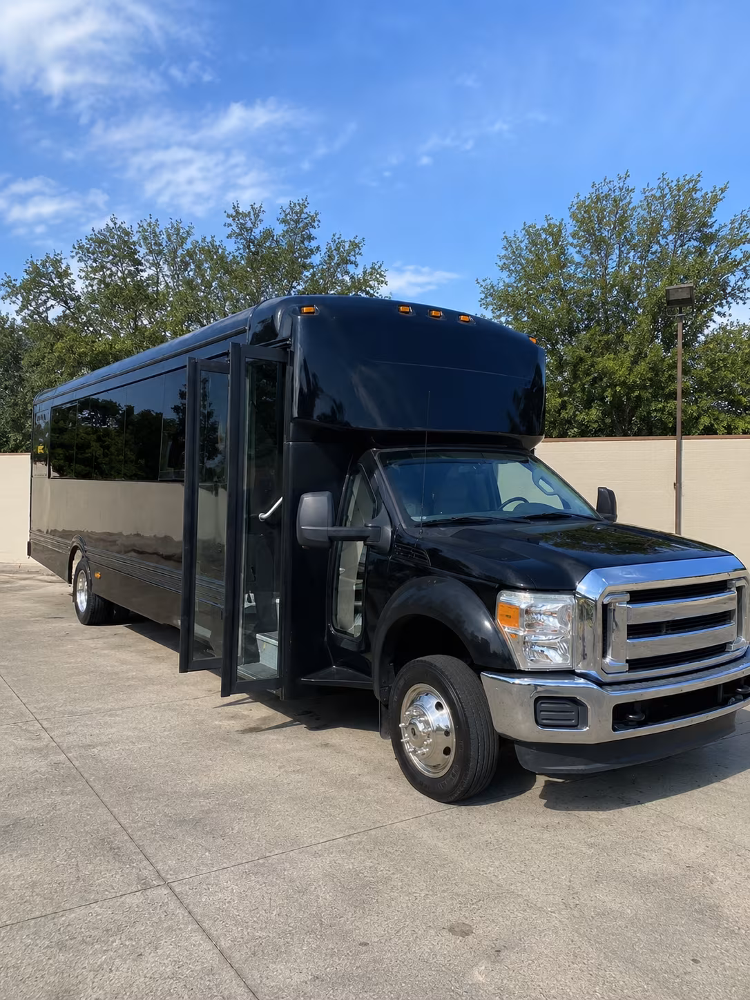 Oxnard Birthday, Sweet 16, & Quinceañera Transportation onboard seating