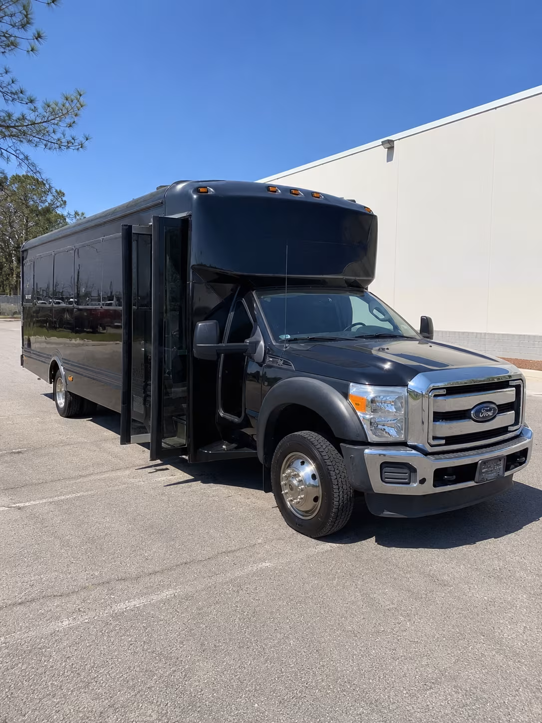Santa Clarita Winery Tour & Pub Crawl Transportation